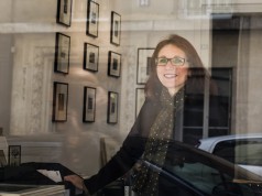 Emmanuelle Fructus, gérante de la galerie Un livre, une image