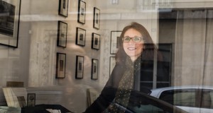 Emmanuelle Fructus, gérante de la galerie Un livre, une image